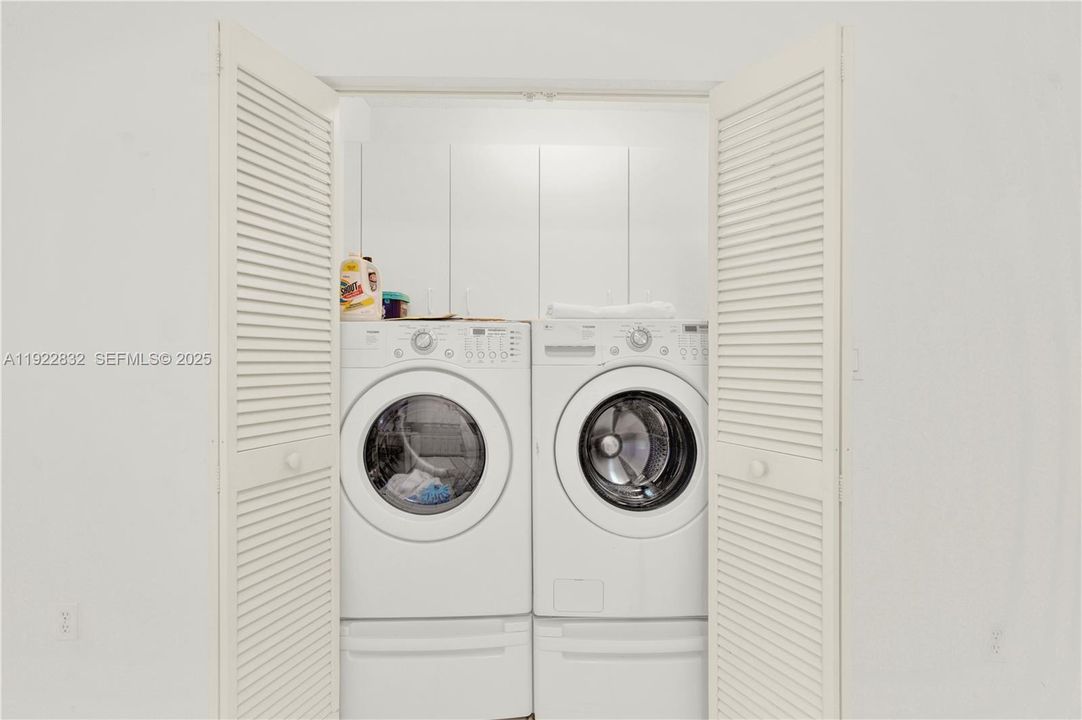 На продажу: $599,977 (3 спален, 2 ванн, 1905 Квадратных фут)