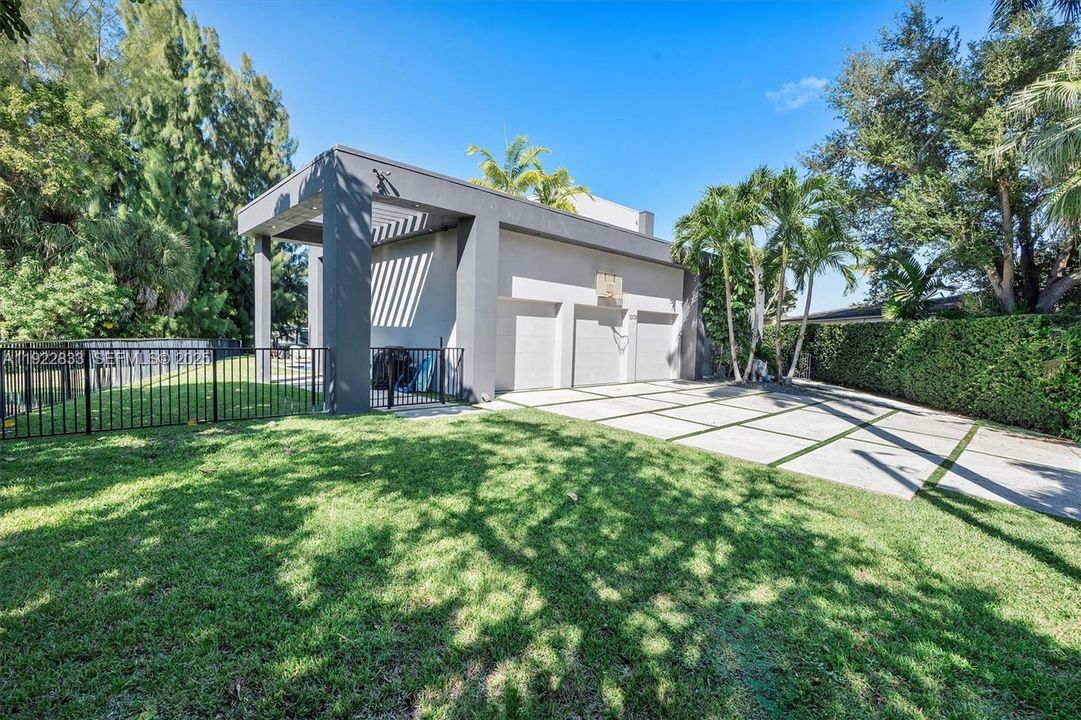 На продажу: $4,500,000 (5 спален, 4 ванн, 4156 Квадратных фут)