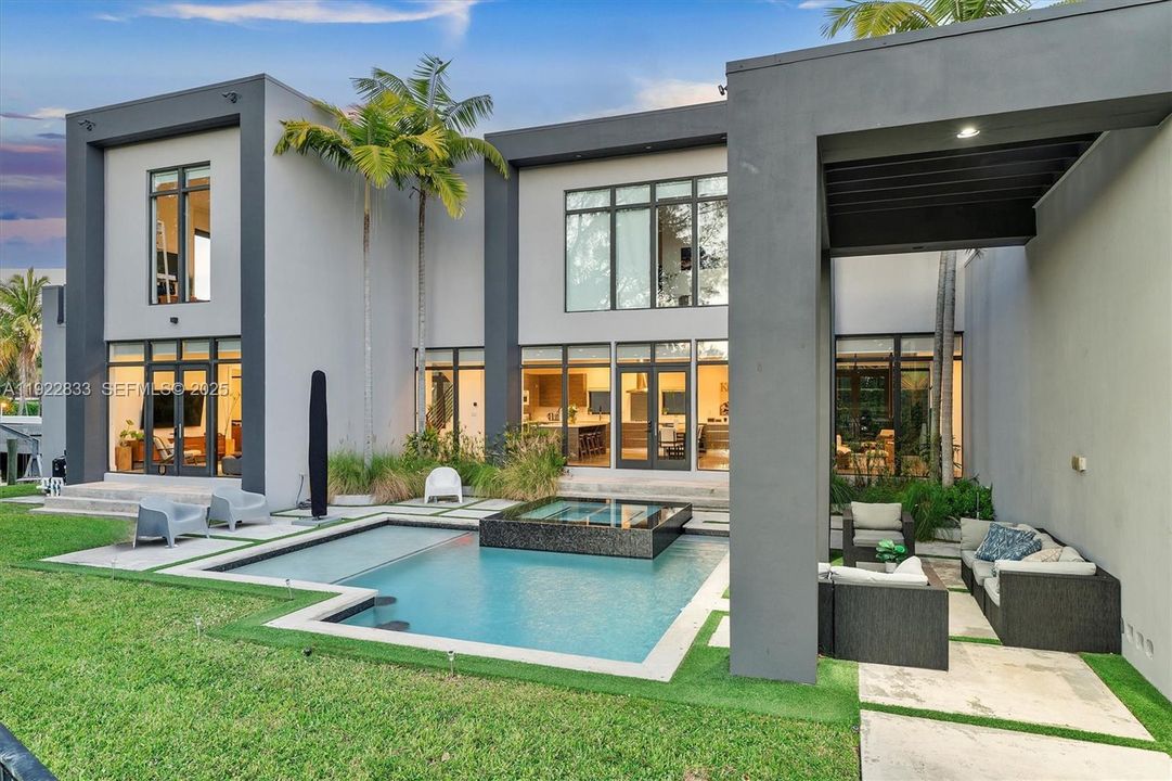 На продажу: $4,500,000 (5 спален, 4 ванн, 4156 Квадратных фут)