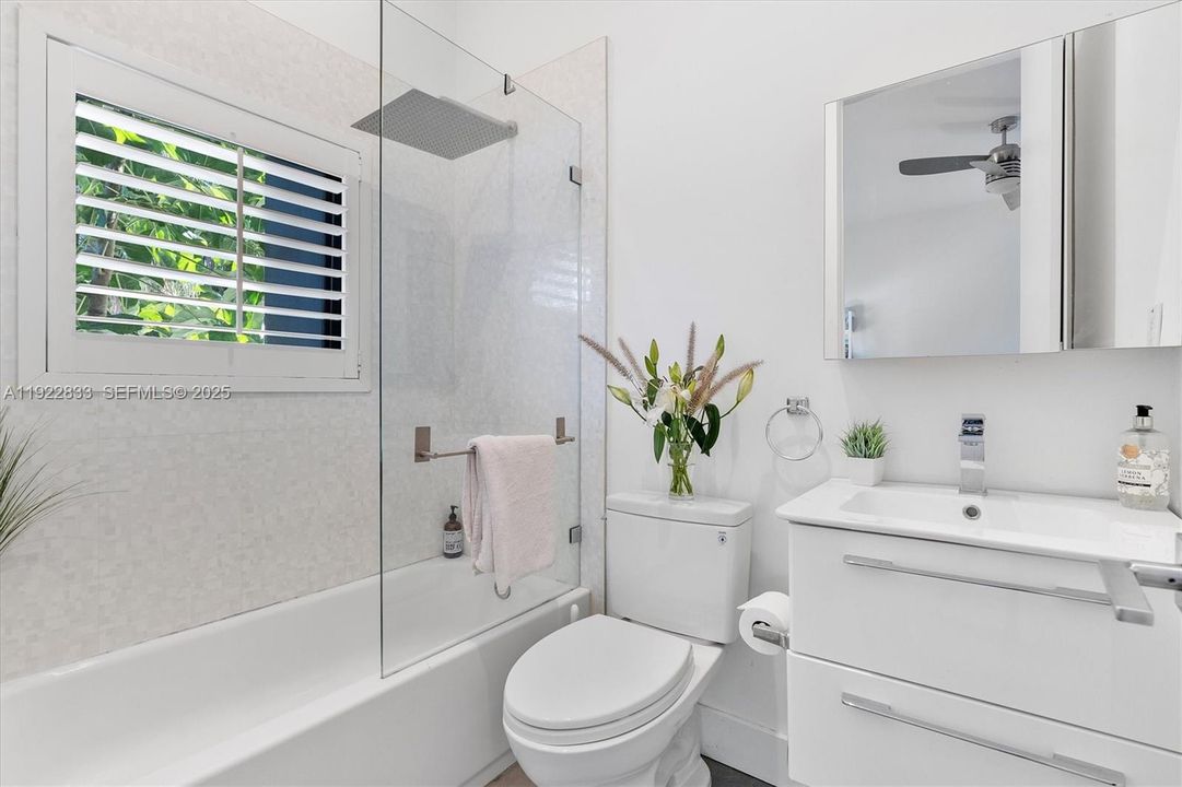 На продажу: $4,500,000 (5 спален, 4 ванн, 4156 Квадратных фут)