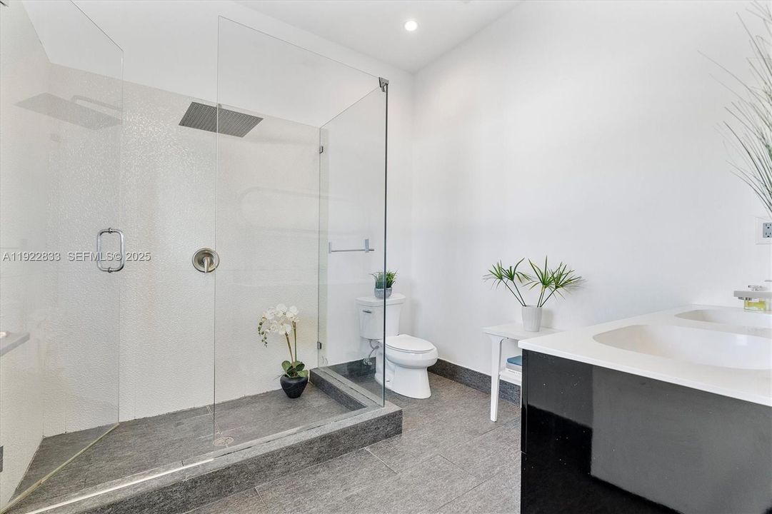 На продажу: $4,500,000 (5 спален, 4 ванн, 4156 Квадратных фут)