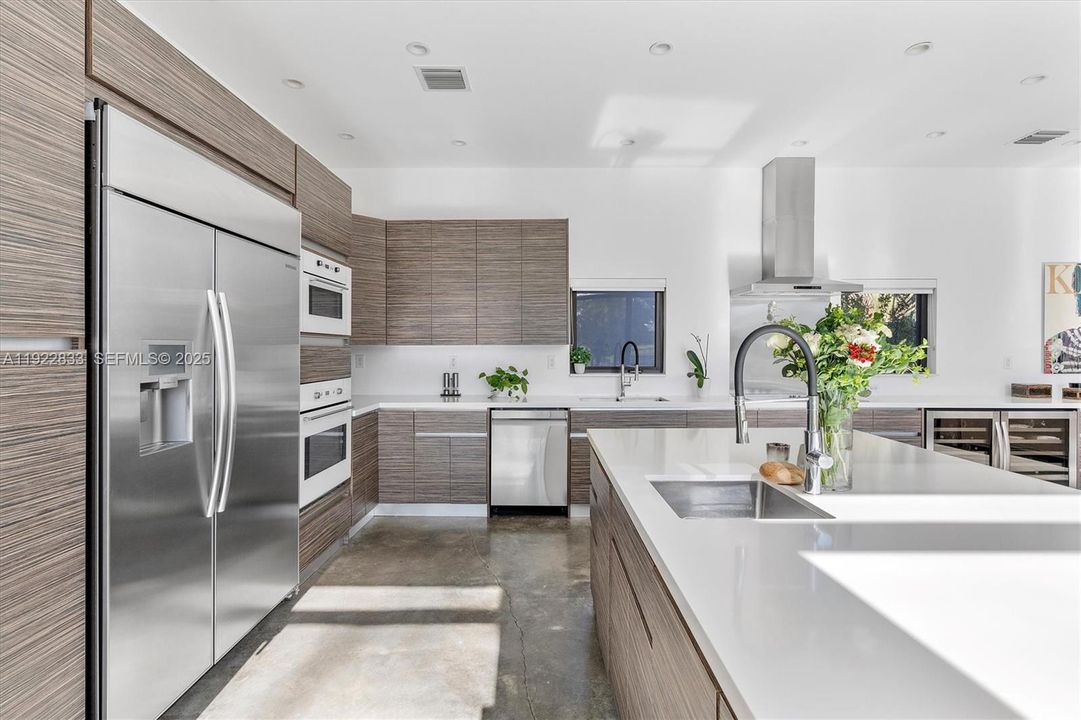 На продажу: $4,500,000 (5 спален, 4 ванн, 4156 Квадратных фут)