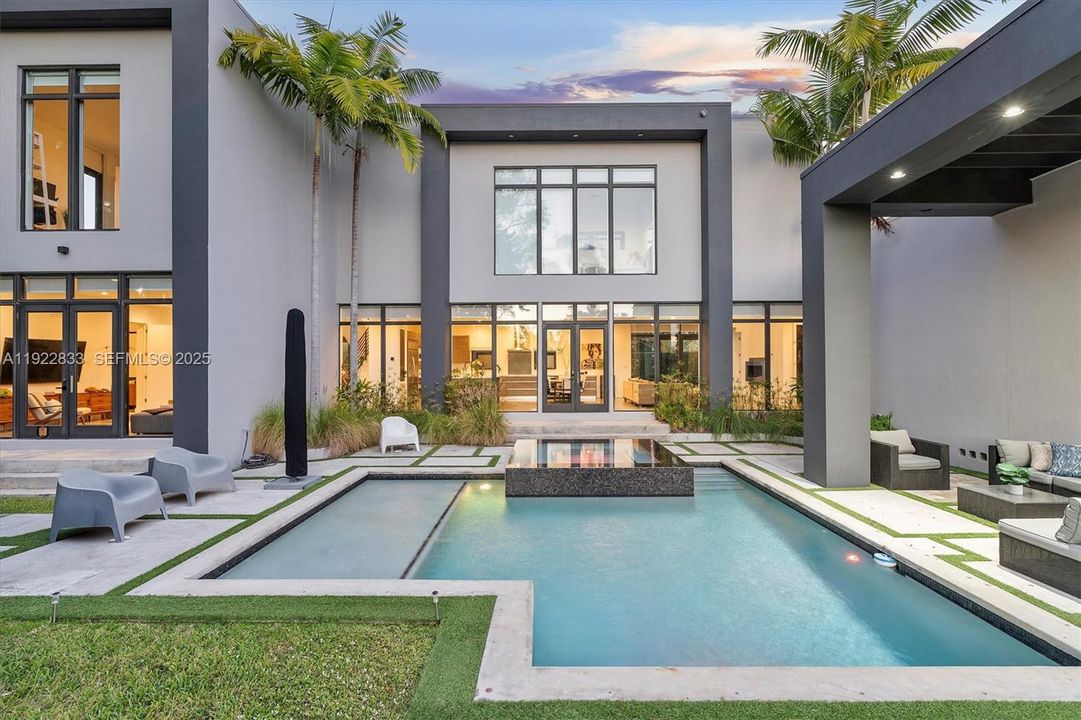 На продажу: $4,500,000 (5 спален, 4 ванн, 4156 Квадратных фут)