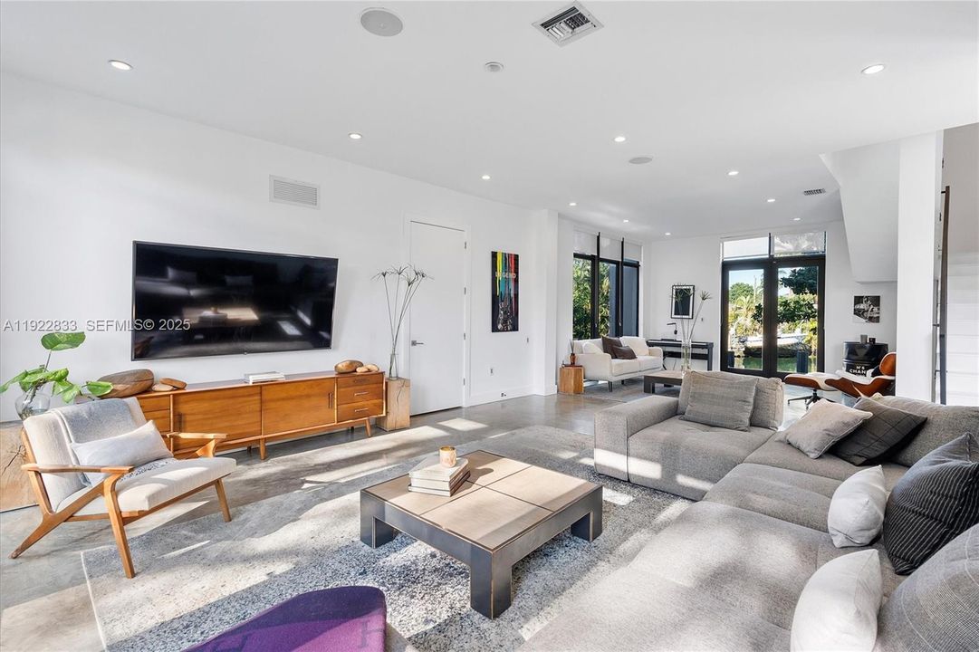 На продажу: $4,500,000 (5 спален, 4 ванн, 4156 Квадратных фут)