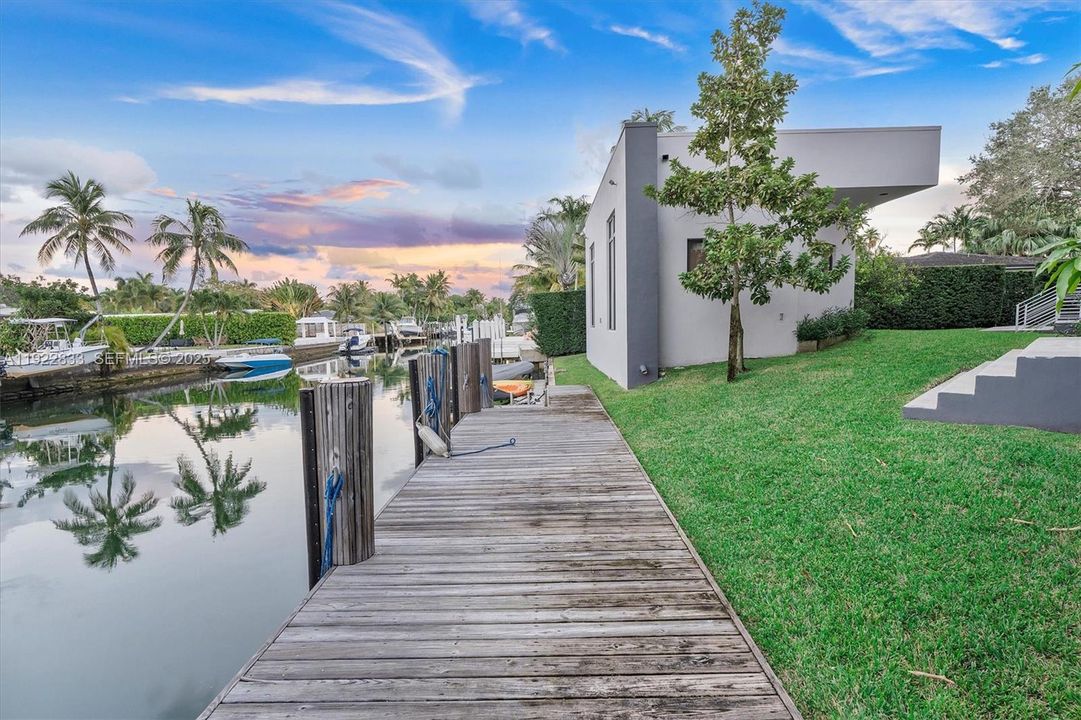 На продажу: $4,500,000 (5 спален, 4 ванн, 4156 Квадратных фут)