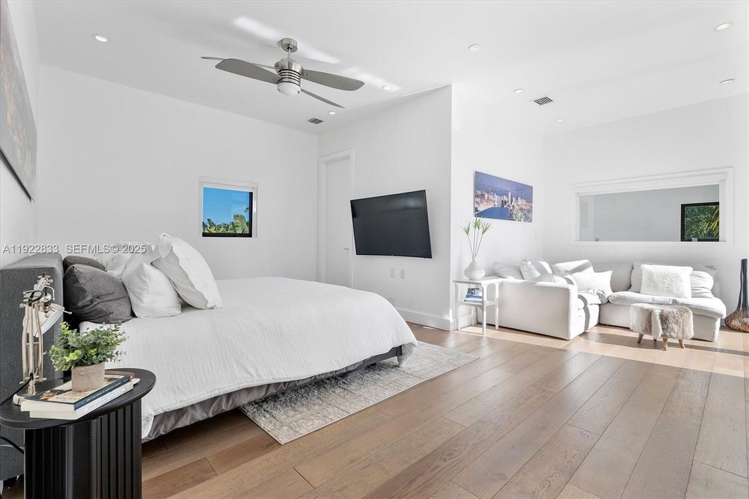 На продажу: $4,500,000 (5 спален, 4 ванн, 4156 Квадратных фут)