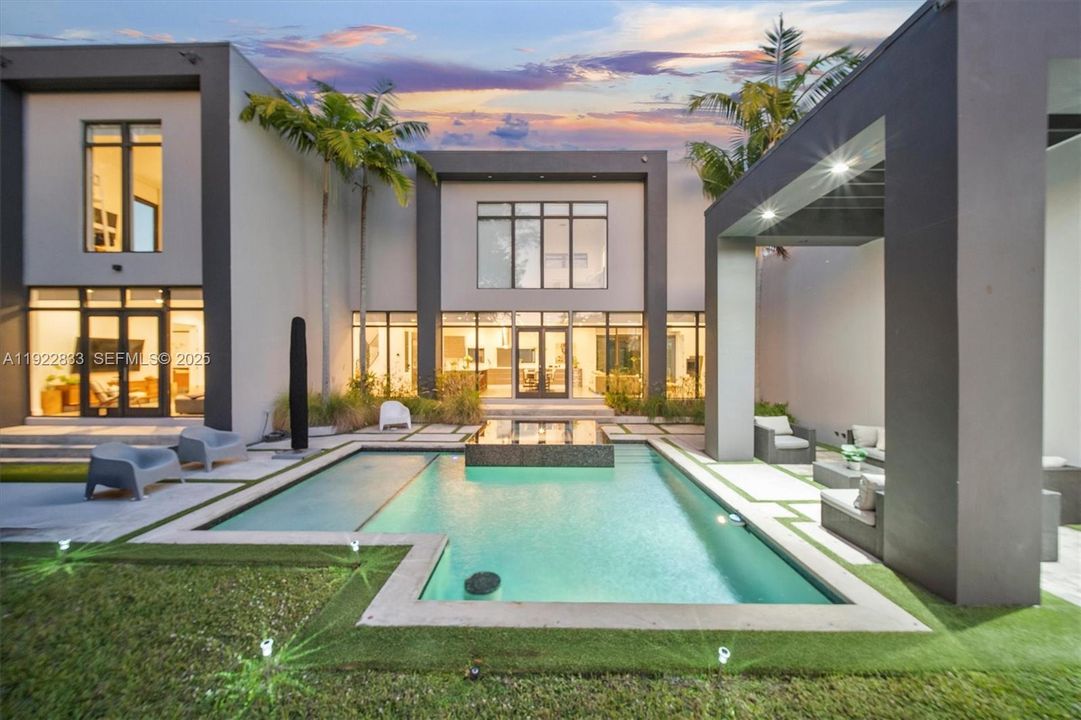 На продажу: $4,500,000 (5 спален, 4 ванн, 4156 Квадратных фут)