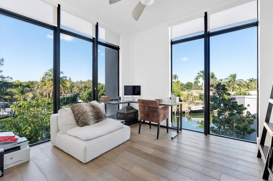 На продажу: $4,500,000 (5 спален, 4 ванн, 4156 Квадратных фут)