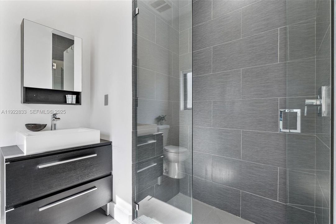 На продажу: $4,500,000 (5 спален, 4 ванн, 4156 Квадратных фут)