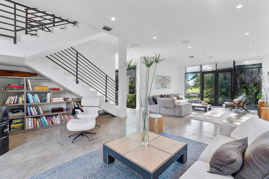 На продажу: $4,500,000 (5 спален, 4 ванн, 4156 Квадратных фут)