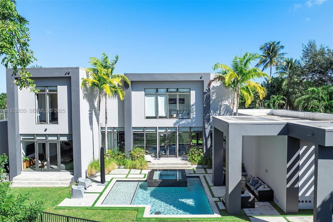 На продажу: $4,500,000 (5 спален, 4 ванн, 4156 Квадратных фут)