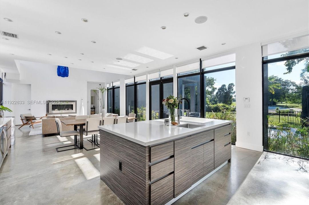 На продажу: $4,500,000 (5 спален, 4 ванн, 4156 Квадратных фут)