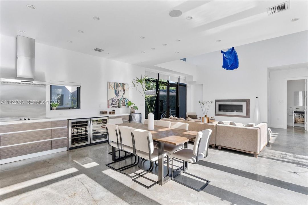 На продажу: $4,500,000 (5 спален, 4 ванн, 4156 Квадратных фут)