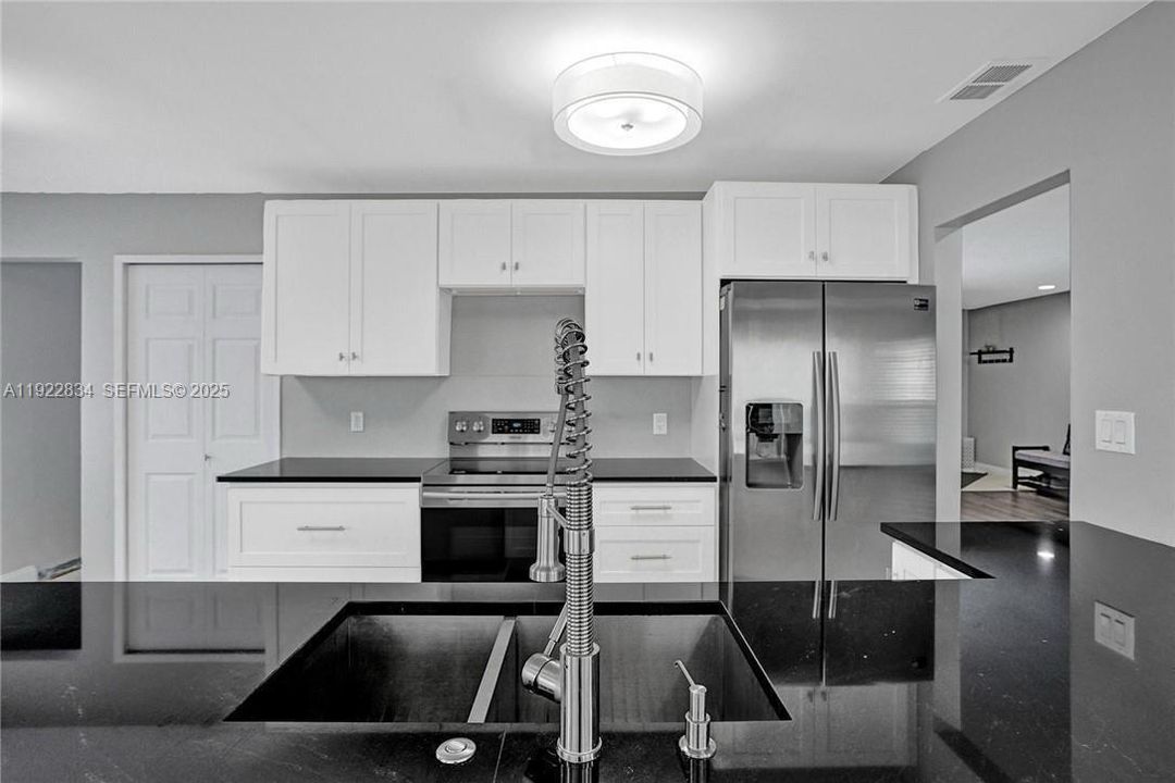 待售: $460,000 (3 贝兹, 2 浴室, 1802 平方英尺)