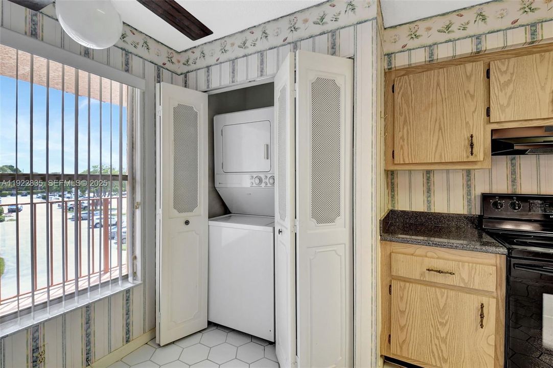 На продажу: $110,000 (2 спален, 2 ванн, 1060 Квадратных фут)