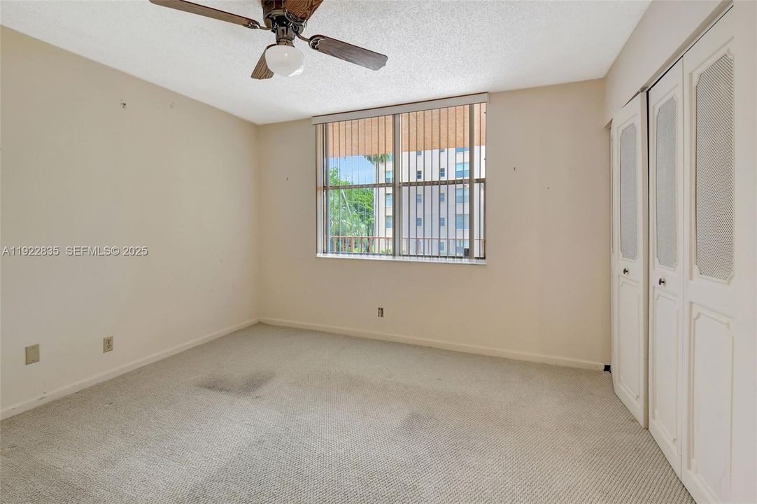 На продажу: $110,000 (2 спален, 2 ванн, 1060 Квадратных фут)