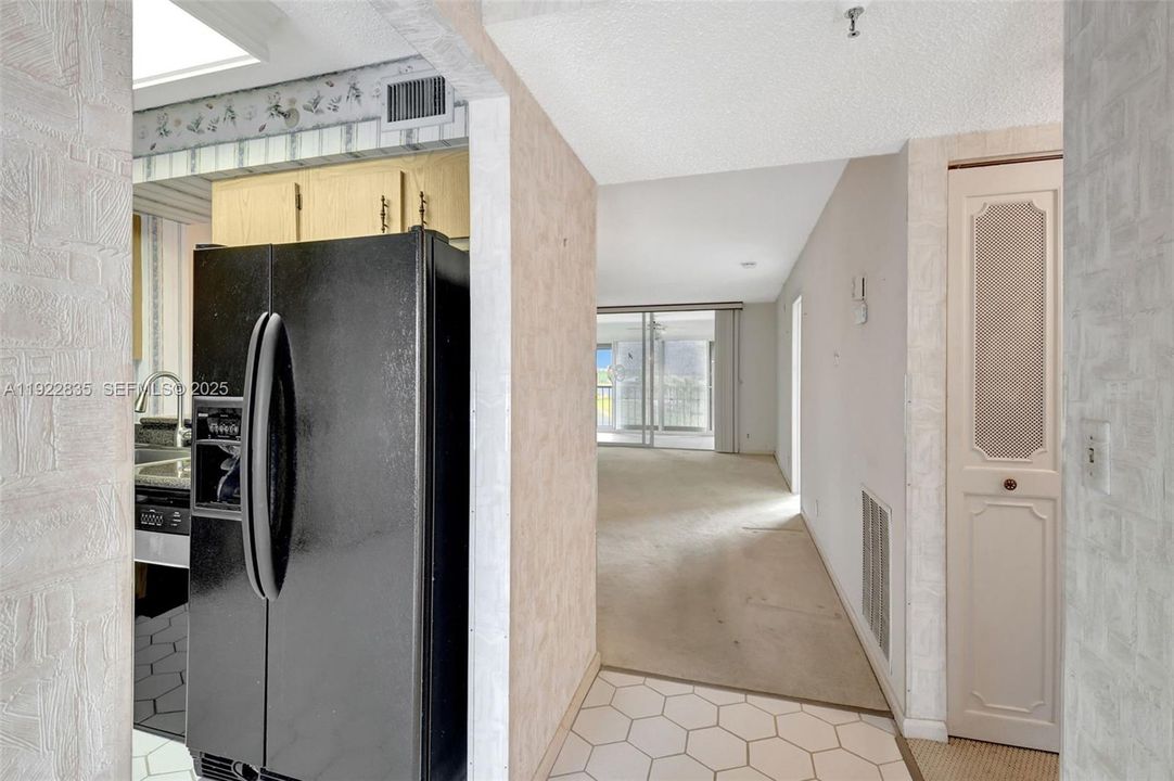 На продажу: $110,000 (2 спален, 2 ванн, 1060 Квадратных фут)