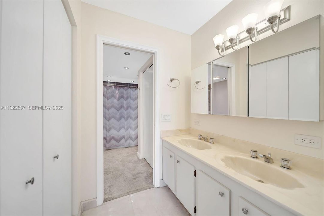 For Sale: $505,000 (2 beds, 2 baths, 1330 Square Feet)