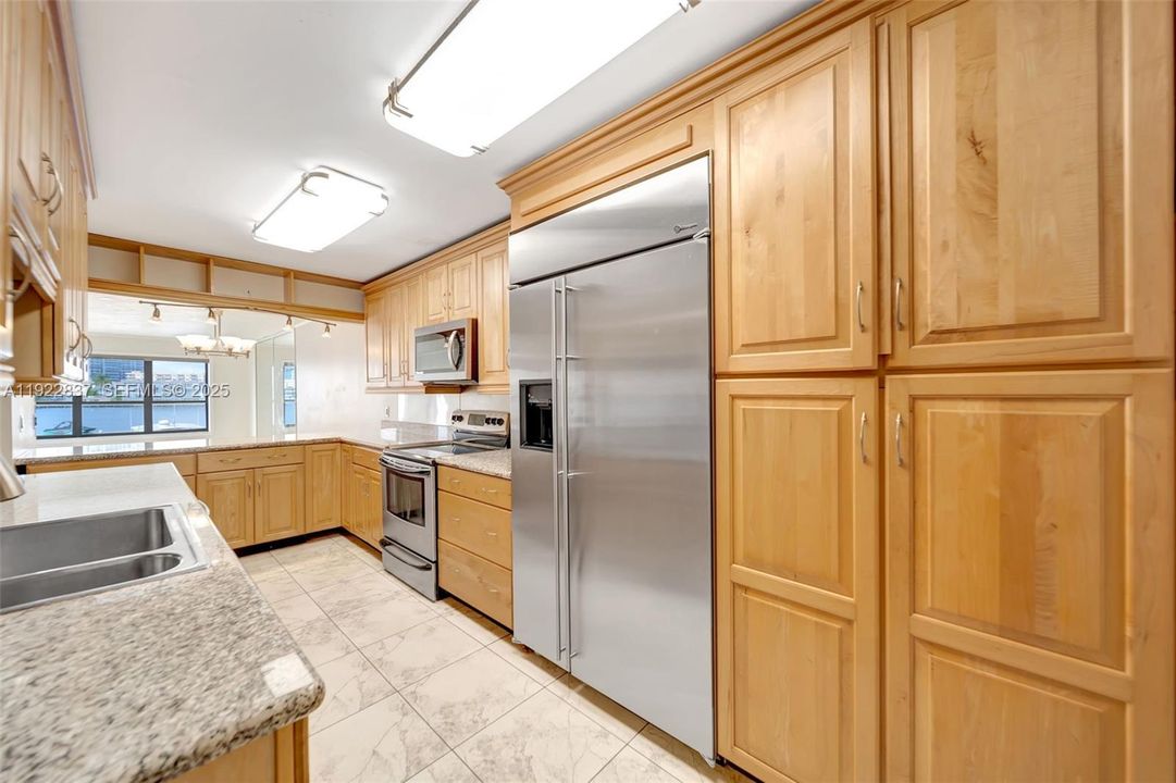 For Sale: $505,000 (2 beds, 2 baths, 1330 Square Feet)
