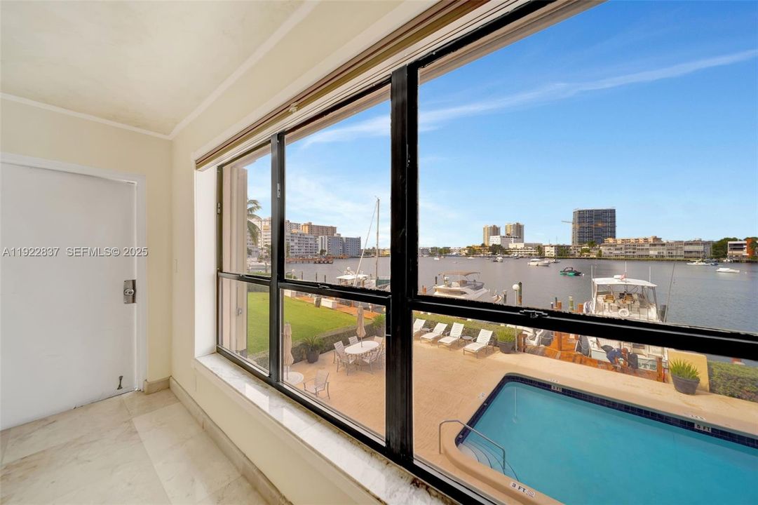 For Sale: $505,000 (2 beds, 2 baths, 1330 Square Feet)