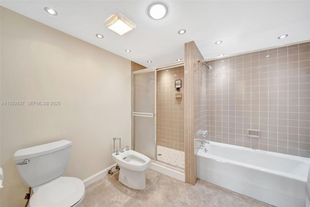 For Sale: $505,000 (2 beds, 2 baths, 1330 Square Feet)