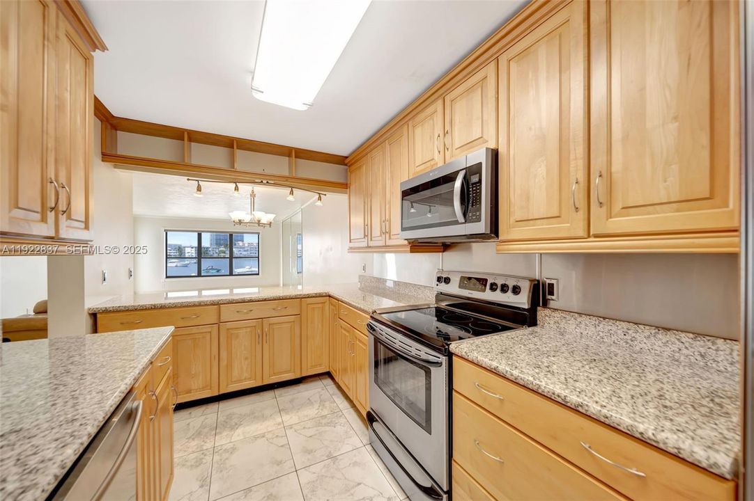 For Sale: $505,000 (2 beds, 2 baths, 1330 Square Feet)