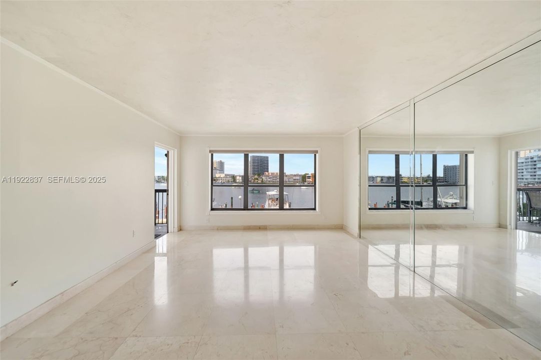 For Sale: $505,000 (2 beds, 2 baths, 1330 Square Feet)