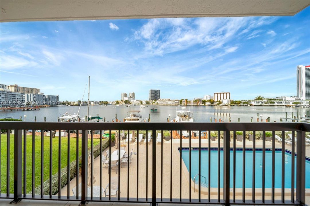 For Sale: $505,000 (2 beds, 2 baths, 1330 Square Feet)