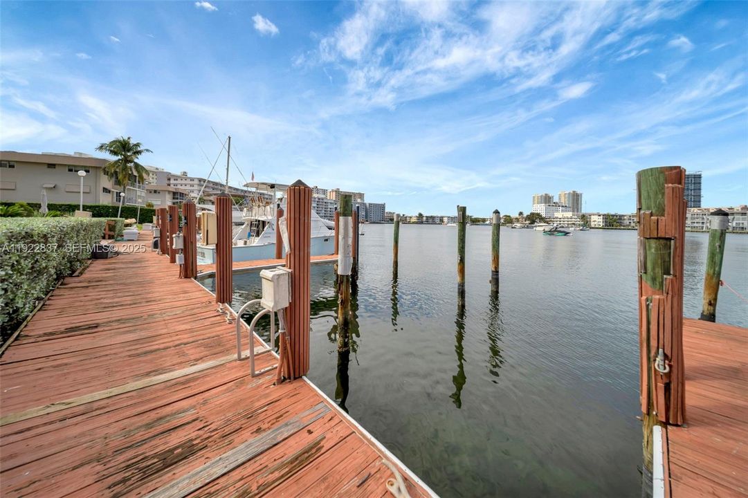 For Sale: $505,000 (2 beds, 2 baths, 1330 Square Feet)