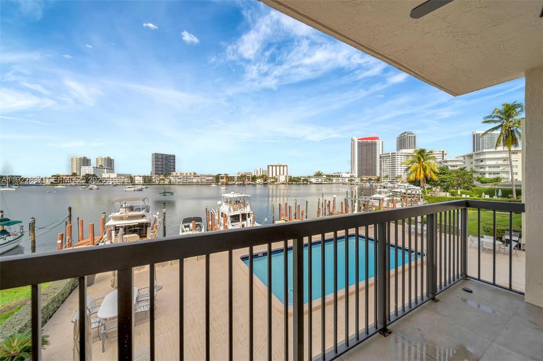 For Sale: $505,000 (2 beds, 2 baths, 1330 Square Feet)