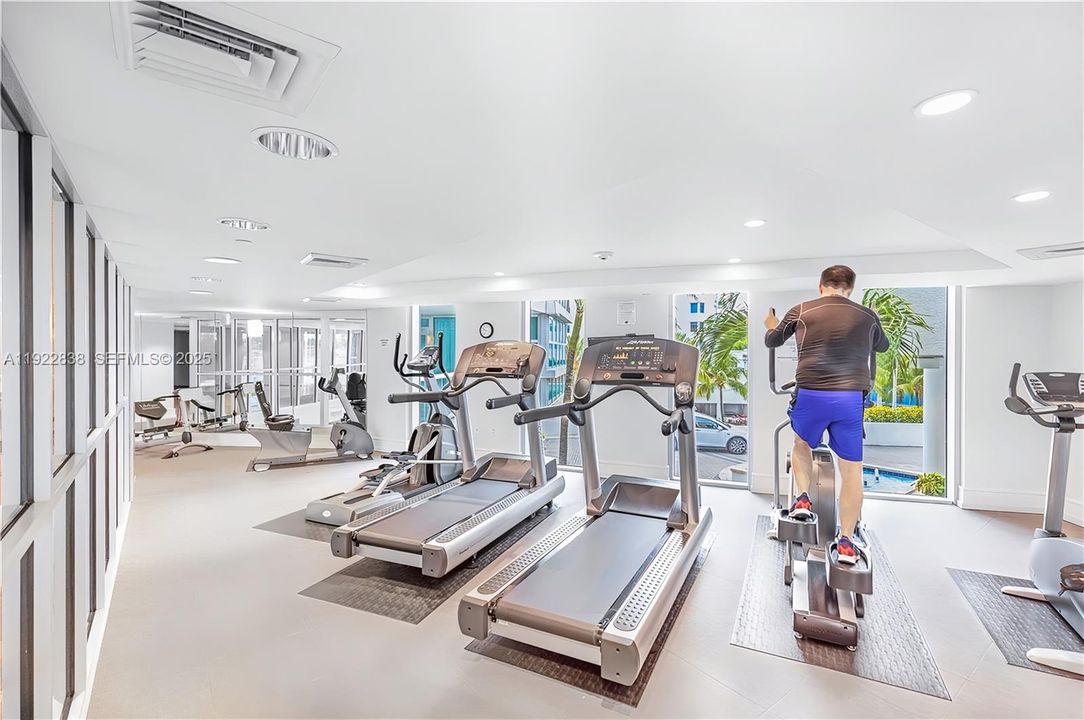 For Sale: $835,000 (2 beds, 3 baths, 1692 Square Feet)