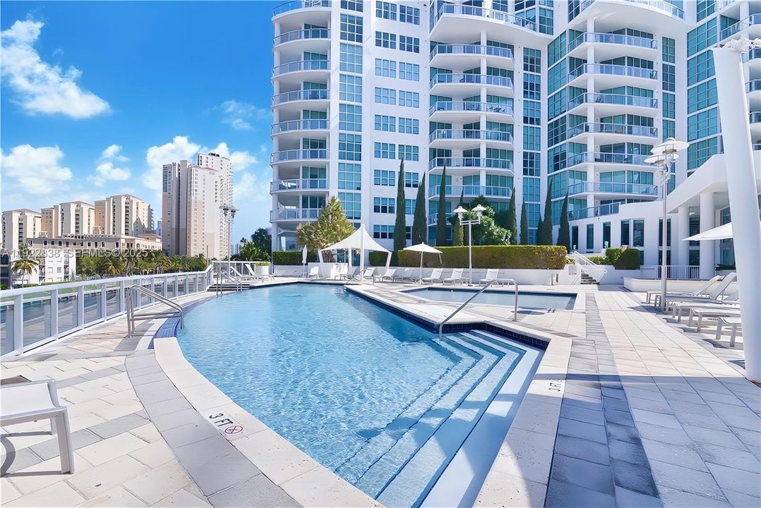 For Sale: $835,000 (2 beds, 3 baths, 1692 Square Feet)