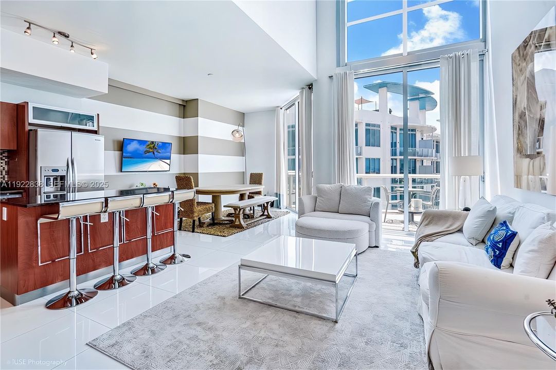 For Sale: $835,000 (2 beds, 3 baths, 1692 Square Feet)