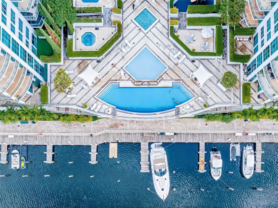 For Sale: $835,000 (2 beds, 3 baths, 1692 Square Feet)