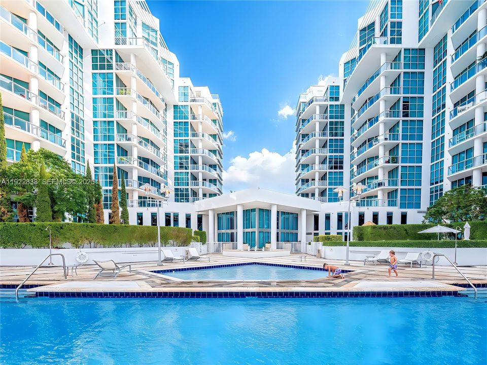 For Sale: $835,000 (2 beds, 3 baths, 1692 Square Feet)