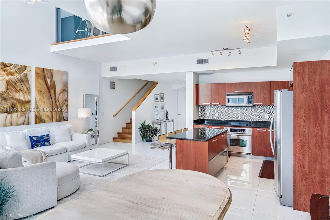 For Sale: $835,000 (2 beds, 3 baths, 1692 Square Feet)