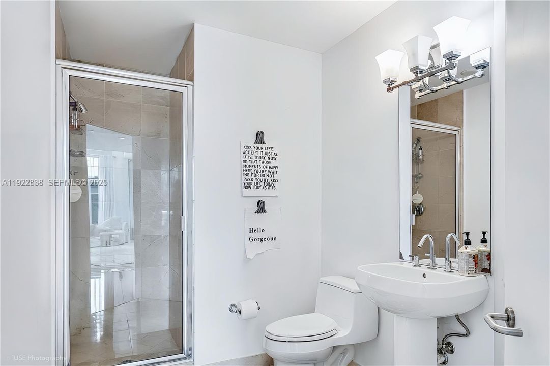 For Sale: $835,000 (2 beds, 3 baths, 1692 Square Feet)