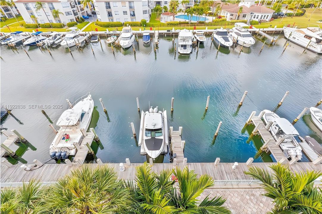 For Sale: $835,000 (2 beds, 3 baths, 1692 Square Feet)