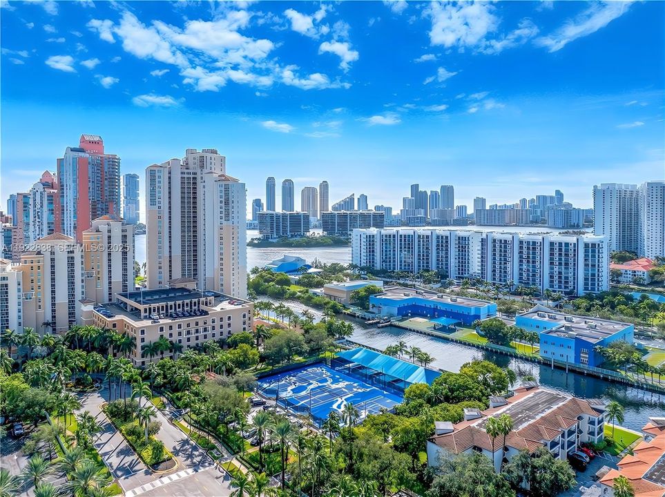 For Sale: $835,000 (2 beds, 3 baths, 1692 Square Feet)