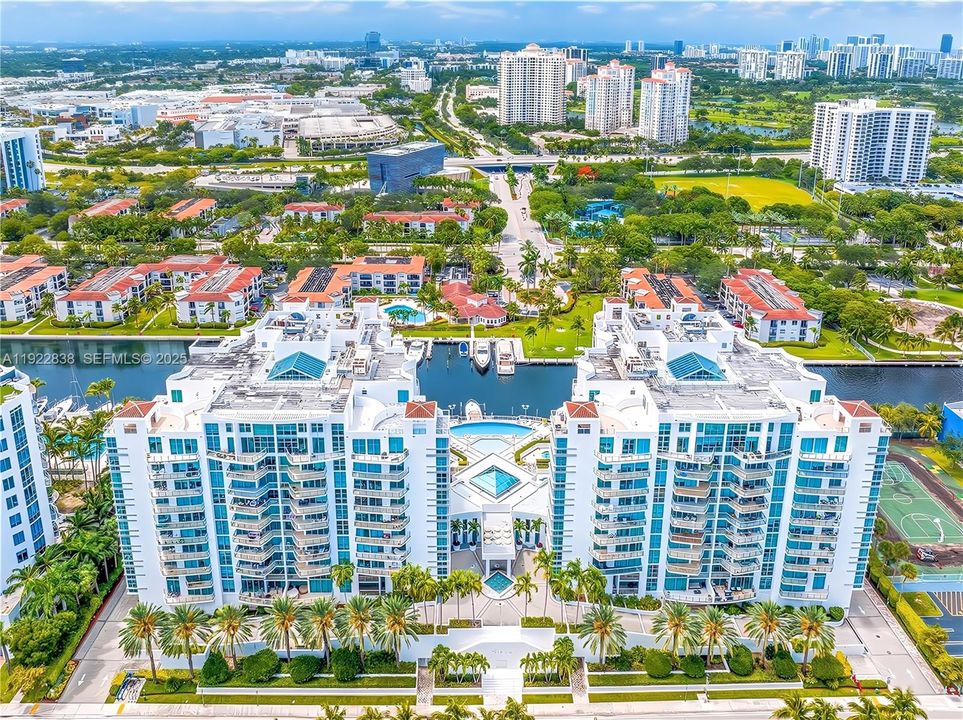 For Sale: $835,000 (2 beds, 3 baths, 1692 Square Feet)