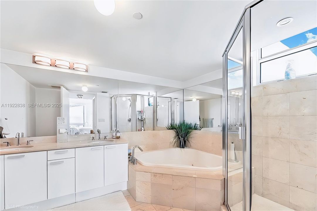 For Sale: $835,000 (2 beds, 3 baths, 1692 Square Feet)