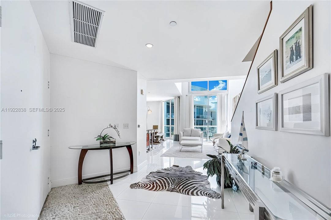 For Sale: $835,000 (2 beds, 3 baths, 1692 Square Feet)