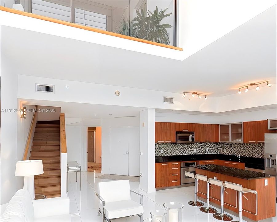 For Sale: $835,000 (2 beds, 3 baths, 1692 Square Feet)