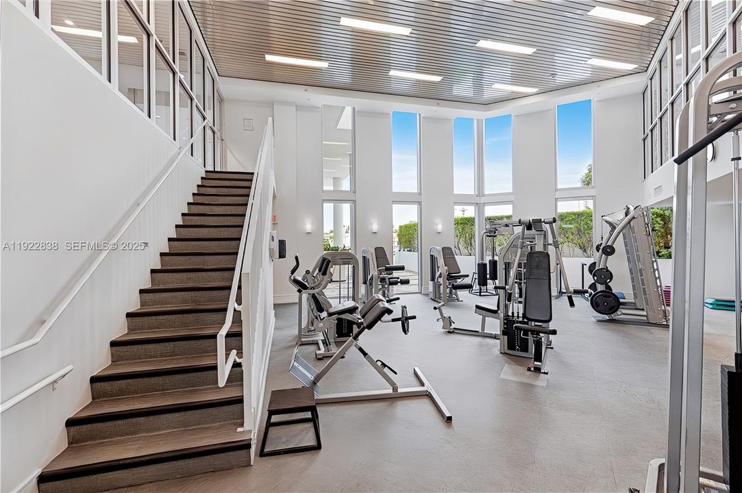 For Sale: $835,000 (2 beds, 3 baths, 1692 Square Feet)