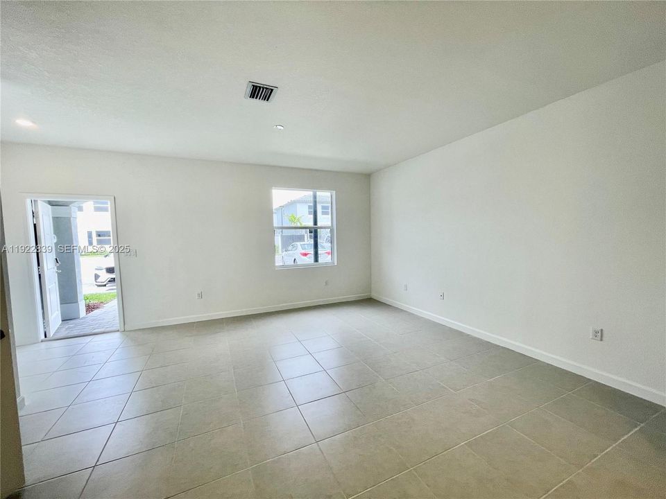 В аренду: $2,300 (3 спален, 2 ванн, 0 Квадратных фут)