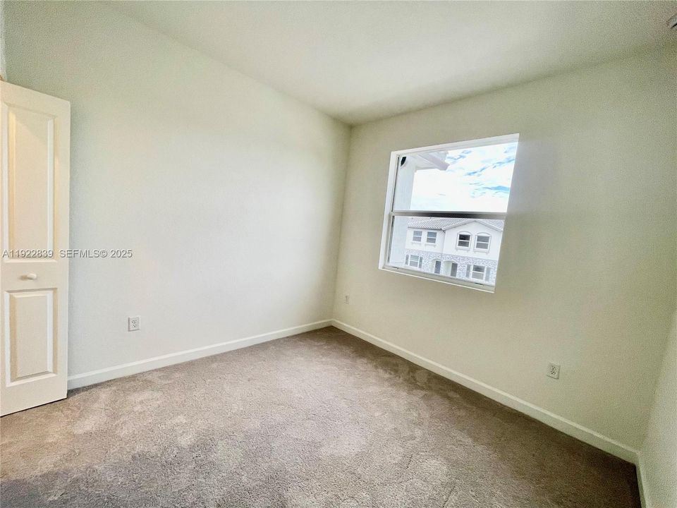 В аренду: $2,300 (3 спален, 2 ванн, 0 Квадратных фут)