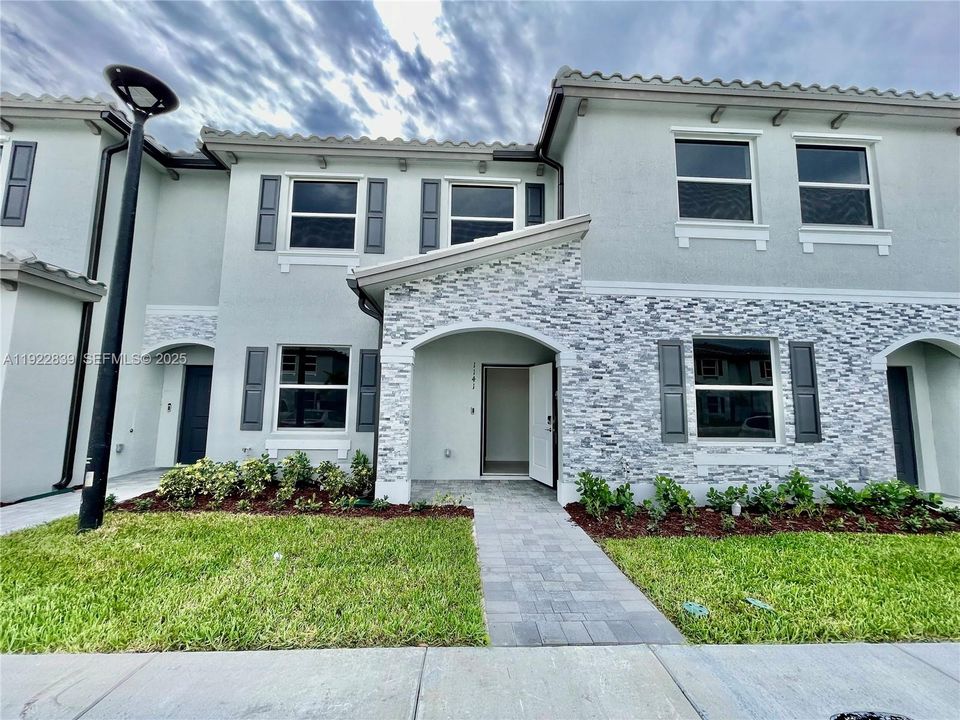 В аренду: $2,300 (3 спален, 2 ванн, 0 Квадратных фут)