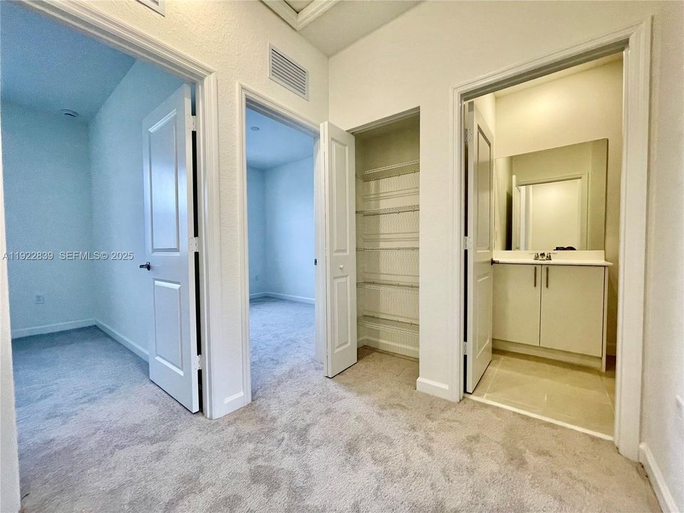 В аренду: $2,300 (3 спален, 2 ванн, 0 Квадратных фут)