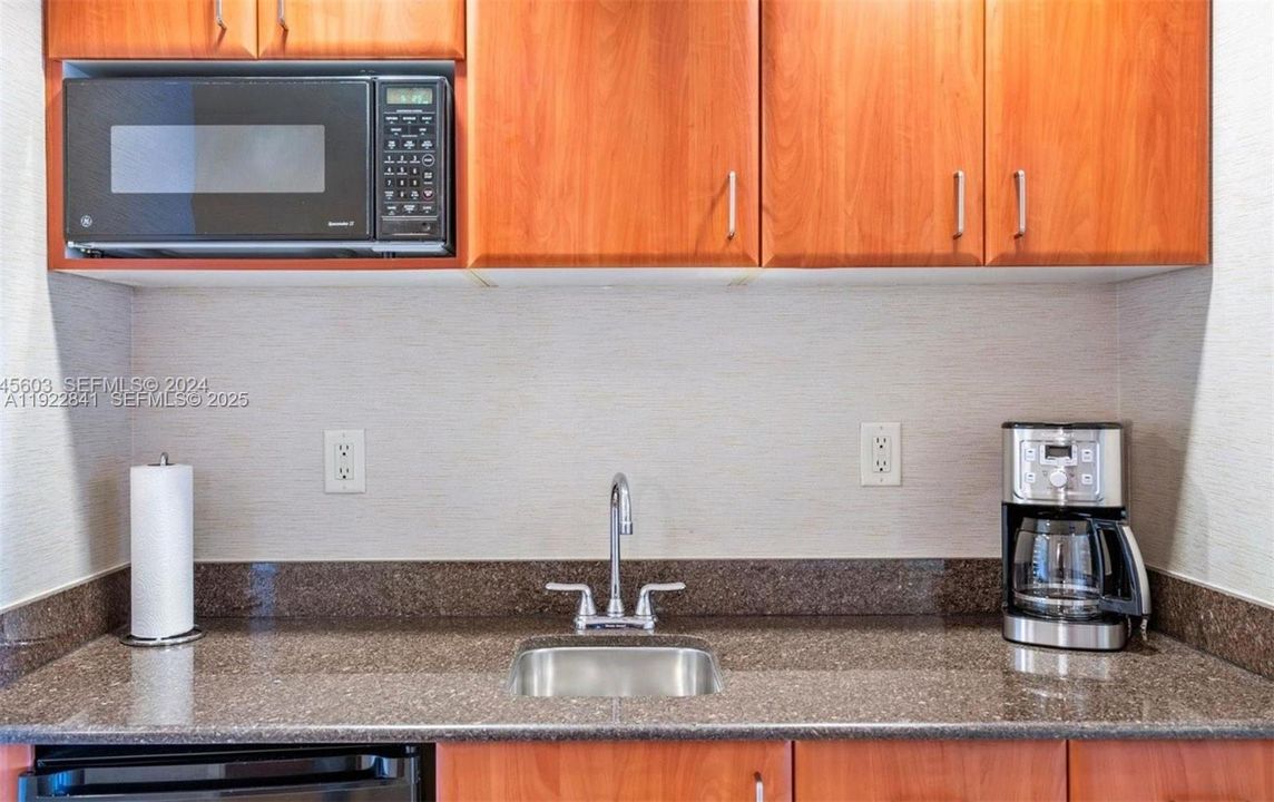 На продажу: $230,000 (0 спален, 1 ванн, 664 Квадратных фут)