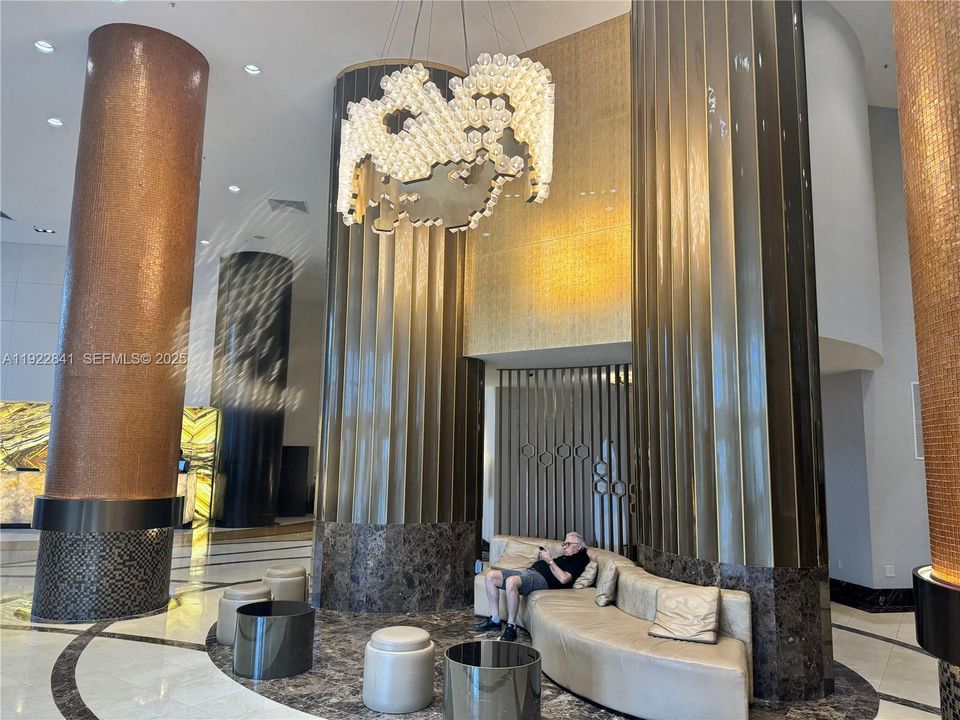 На продажу: $230,000 (0 спален, 1 ванн, 664 Квадратных фут)